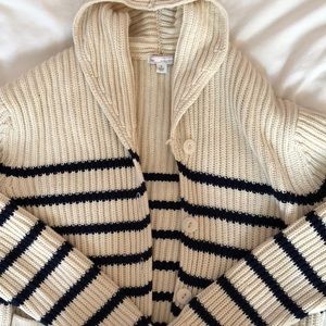 Gap sweater